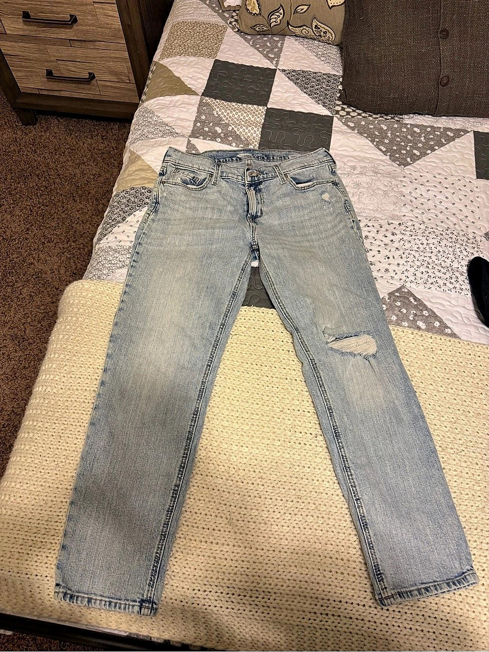 Old Navy Mid-Rise Boyfriend Jeans Distressed Skinny Jeans in Blue